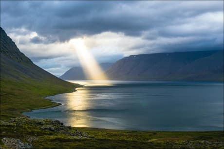 thelight of God shiming through the clouds